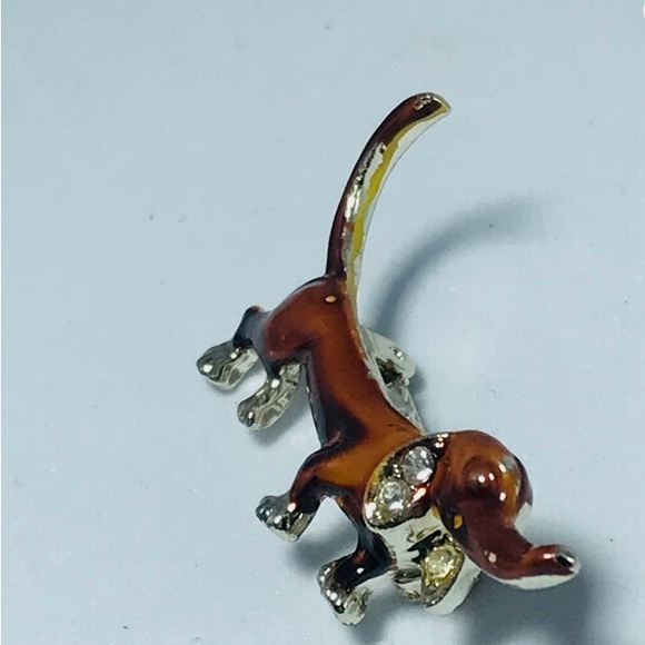 Vintage Dachshund in brown Rhinestone Ears Silvertone Metal Pin for wardrobe EUC - Picture 5 of 5